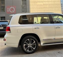 تۆیۆتا لاند کروزەر